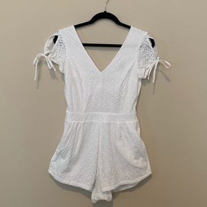Express White Lace Romper 🌸